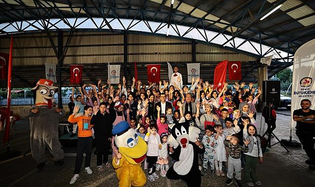 Çocuklar Büyükşehir ile 23 Nisan’ın sevincini doyasıya yaşıyor