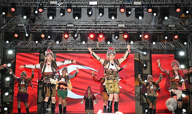 Festival Coşkusu Halk Danslarıyla Renklendi
