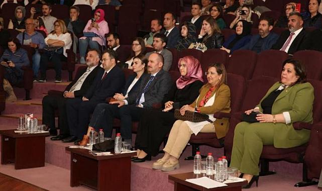 İzmir Demokrasi Rektörü Prof. Dr. Bedriye Tunçisper Manisa Celal Bayar Üniversitesinde Tasavvuf Müziği Konserine Katıldı