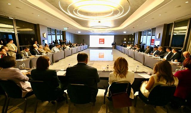 İzmir'i 5 yıl yönetecek Belediye Başkanları ilk toplantısını yaptı