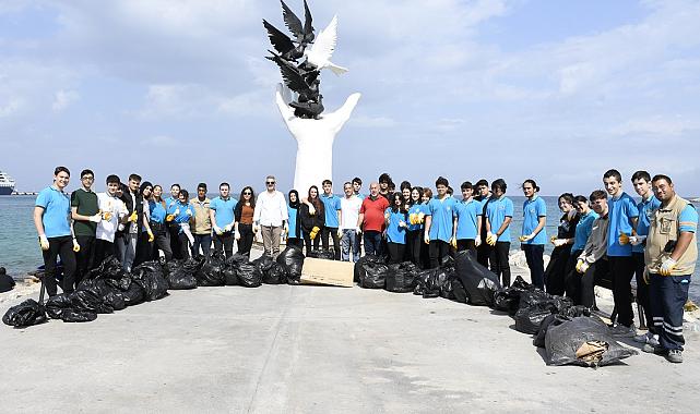 KUŞADASI’NDA KIYI TEMİZLİĞİ