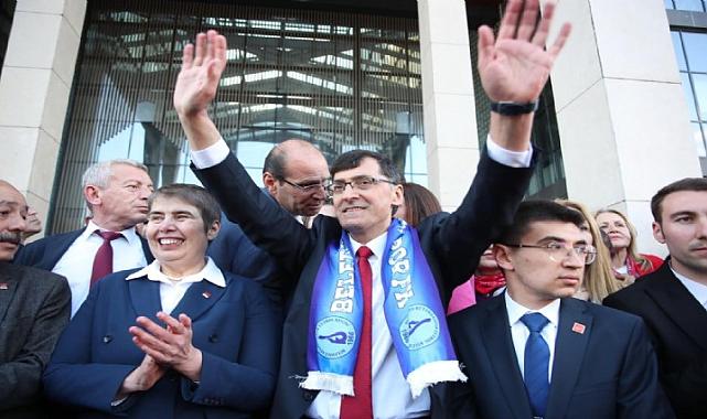 Kütahya'da 63 yıl sonra seçilen CHP'li Başkan mazbatasını aldı, göreve başladı