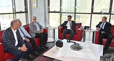 Ahmetli Heyetinden Başkan Zeyrek’e Tebrik Ziyareti