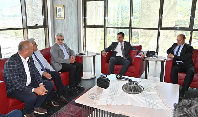 Ahmetli Heyetinden Başkan Zeyrek’e Tebrik Ziyareti