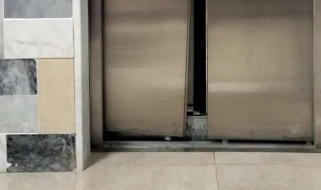 Asansör faciasına kıl payı... Eğitim için hastanelik oldular!