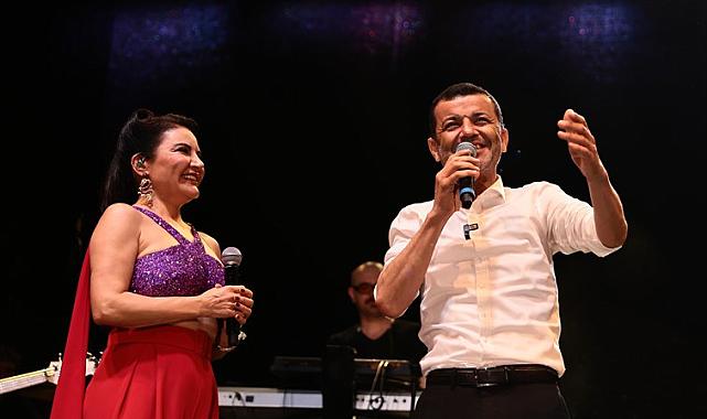 AYDIN BÜYÜKŞEHİR BELEDİYESİ &#039;19 MAYIS&#039;I 40 BİN AYDINLIYLA KUTLADI