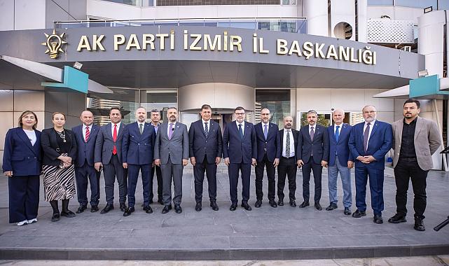 Başkan Tugay AK Parti İl Başkanlığı ziyaretinde iş birliği mesajı verdi  “İzmir daha güzel günler görecek”