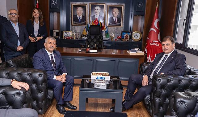 Başkan Tugay’dan MHP’ye ziyaret  “İzmir’i tüm siyasi partilerle yönetmek istiyoruz”