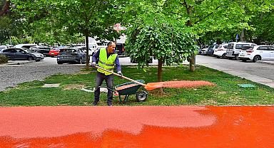 Çocuk parkları ve tartan pistler onarılıyor İzmir’in parkları yeniden doğuyor