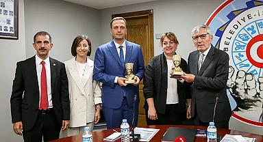 Eşki sözünü tuttu: Bornova'da ilk TİS imzalandı