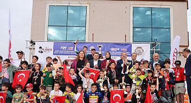 GENÇLİK VE SPOR BAYRAMINA ÖZEL ŞAMPİYONA NEFESLERİ KESTİ