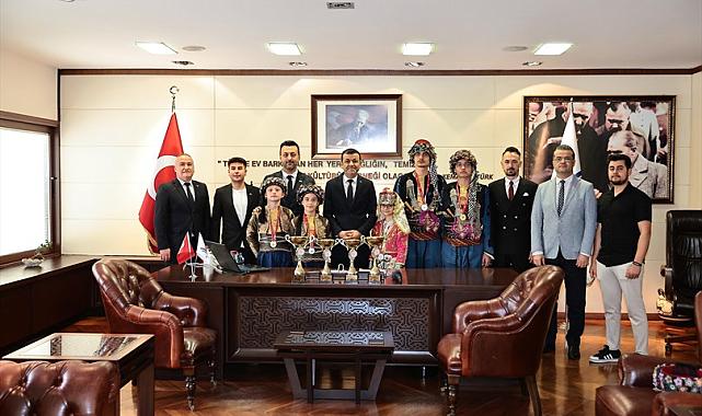 Halk oyunları şampiyonlarından Başkan Çavuşoğlu’na ziyaret