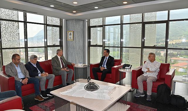 ‘Hata Yapan Bensem, Benim de Yanlışlarımı Yazın’