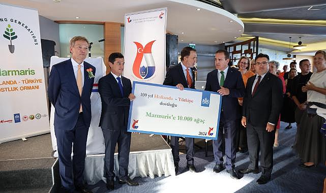 HOLLANDALI DOSTLARDAN MARMARİS’E FİDAN BAĞIŞI