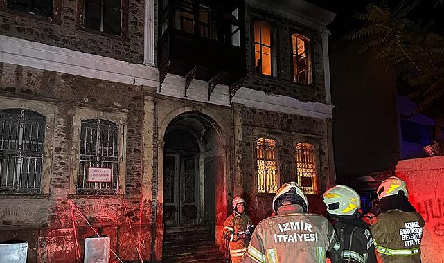 İzmir Basmane&#039;de bir tarih yanıyor