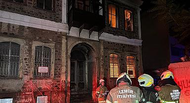 İzmir Basmane'de bir tarih yanıyor