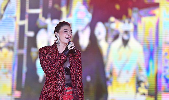 İzmir'de 19 Mayıs coşkusu meydanlara taştı  Gündoğdu’da Sıla rüzgarı