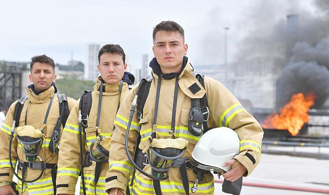 İzmir&#039;in genç itfaiyecileri sıkı eğitimlerle göreve hazırlanıyor