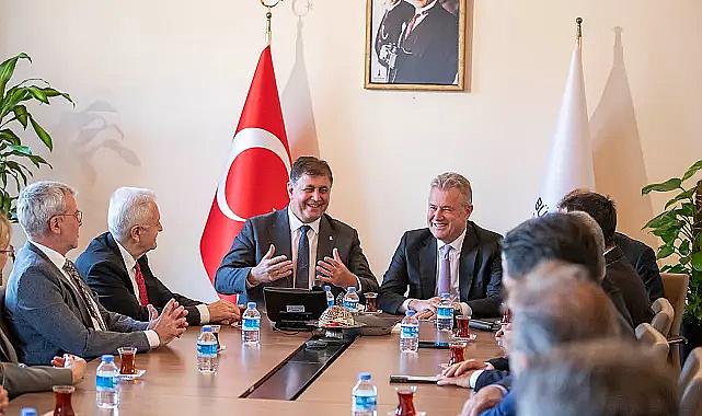 İZTO'dan Başkan Tugay'a ziyaret Başkan Tugay: "İzmir'in planlamasını İzmirli mimarlar yapacak"