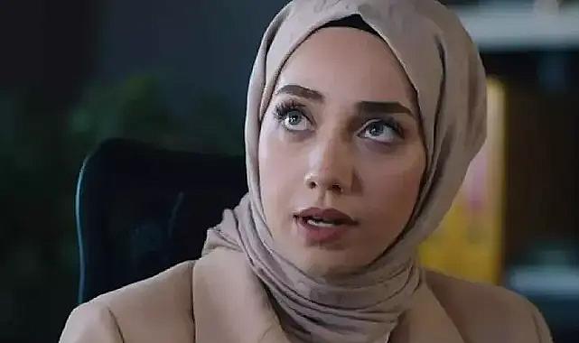 Kızılcık Şerbeti&#039;nin &#039;Görkem&#039;i Özge Özacar Ali Koç&#039;tan sonra dünyaca ünlü oyuncuyla... Görenler &quot;Kadın her masada var&quot; dedi