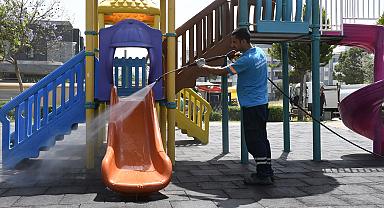 KUŞADALI ÇOCUKLAR TERTEMİZ VE RENGARENK PARKLARDA GÜVEN İÇİNDE OYNUYOR