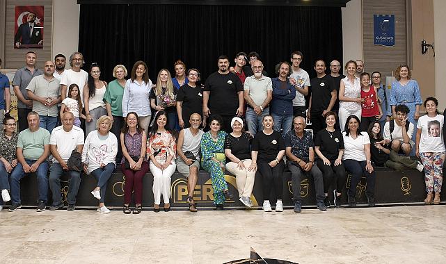 KUŞADASI’NDA SAHNE IŞIKLARI BU KEZ ÇAĞLA DENİZ TUNÇ İÇİN YANDI