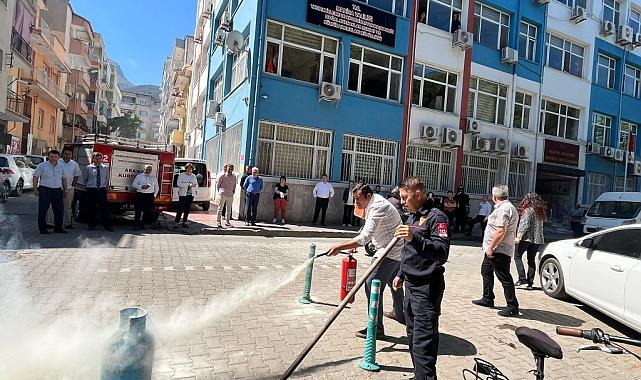 Manisa Büyükşehir&#039;den Defterdarlık Personeline Temel Yangın Eğitimi
