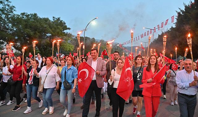 MANİSA’DA 19 MAYIS KUTLAMALARI FENER ALAYI İLE RENKLENDİ
