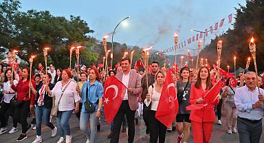 MANİSA’DA 19 MAYIS KUTLAMALARI FENER ALAYI İLE RENKLENDİ
