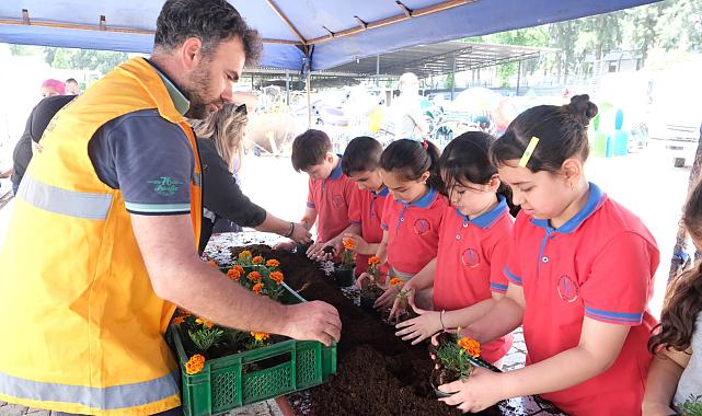 ÖĞRENCİLER BÜYÜKŞEHİR BELEDİYESİ’NİN FİDANLIĞINDA DERS İŞLEDİ
