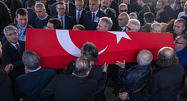 Tiyatro ve sinemanın usta ismi Ayten Gökçer son yolculuğuna uğurlandı