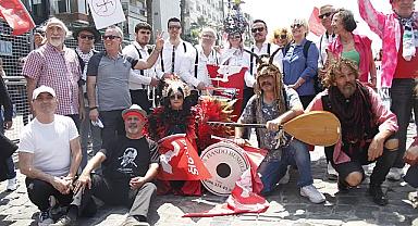 Uluslararası Aktivis Sanatçılar 1 Mayıs'ı çoşkuyla kutladı