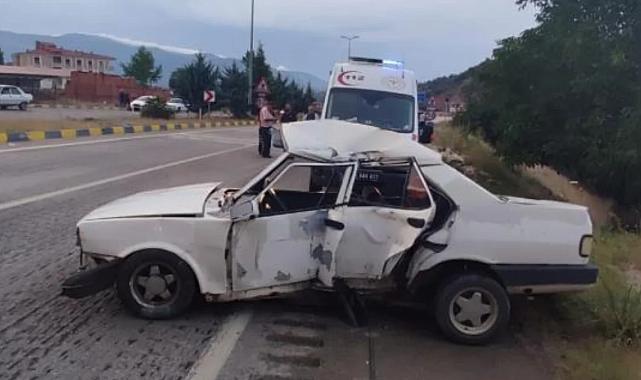 Alkollü sürücü faciası: Karabük'te tıra çarpan araçta 2 yaralı