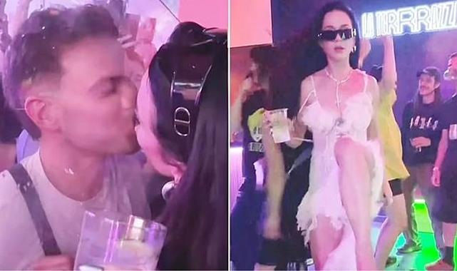 Amerikalı şarkıcı Katy Perry, Barselona'da gittiği mekanda, bir hayranı ile öpüştü