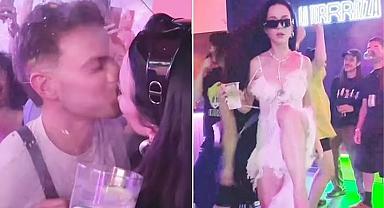 Amerikalı şarkıcı Katy Perry, Barselona'da gittiği mekanda, bir hayranı ile öpüştü