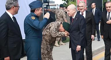 Bahçeli'nin elini öptüğü için tartışılan Özel Harekat Başkanı Karadeniz sessizliğini bozdu