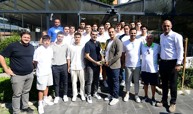 Başkan Eşki, İzmir'in şampiyonlarını ağırladı