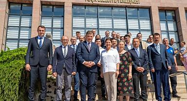 Başkan Tugay ilçe belediyelerine destek sözü verdi
