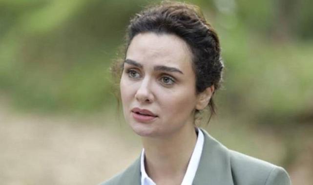 Birce Akalay sette kaza geçirip apar topar hastaneye gitti! Hakan Kurtaş yalnız bırakmadı