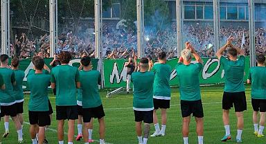 Bursaspor, 2 bin taraftarıyla sezonu açtı
