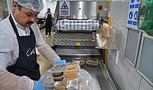 Büyükşehir’den yaşlı ve engellilere sıcak yemek