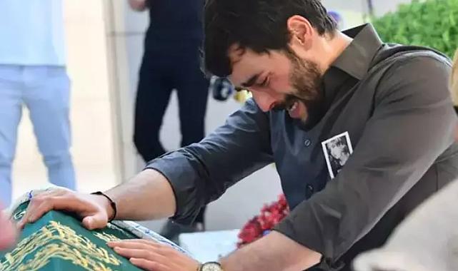 En zor veda! Akın Akınözü annesinin cenazesinde ayakta durmakta zorlandı