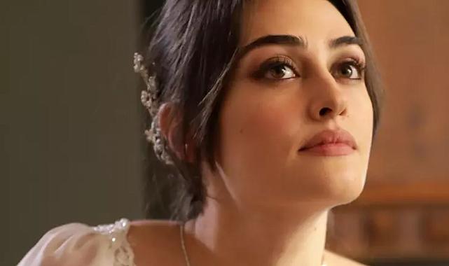 Esra Bilgiç son pozlarıyla yine sosyal medyayı salladı! Ünlü isim kayıtsız kalamadı! 'Göz değil nakış mübarek'