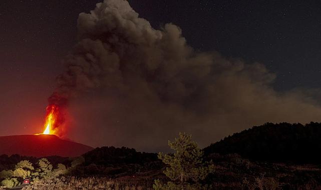 Etna Yanardağı'nda volkanik hareketlilik sürüyor