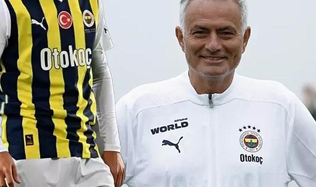 Fenerbahçe golcüsüne kavuşuyor! Yıldız oyuncu, Mourinho'nun telefonu sonrası teklifi kabul etti