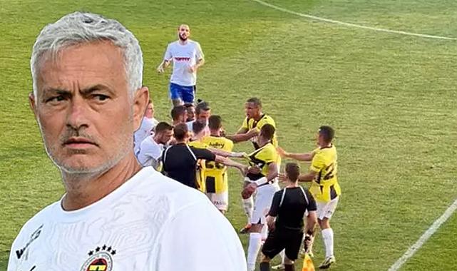 Fenerbahçe&#039;nin dostluk maçında kavga çıktı! Tribünden sahaya inen Oosterwolde&#039;yi Mourinho sakinleştirdi