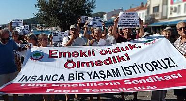 Foça'da Emeklilerden Maaş Protestosu