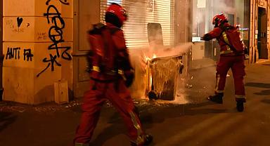 Fransa'da ortalık karıştı: Erken seçim sonrası Paris sokaklarında kaos