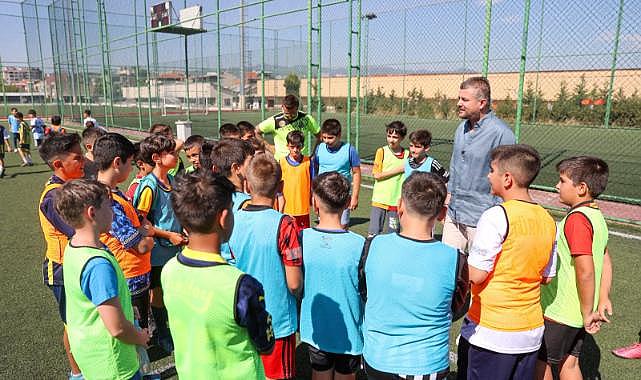 Geleceğin futbol yıldızlarına Başkan Duman’dan ziyaret
