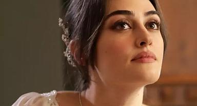 'Göz değil nakış mübarek': Esra Bilgiç son pozlarıyla yine sosyal medyayı salladı